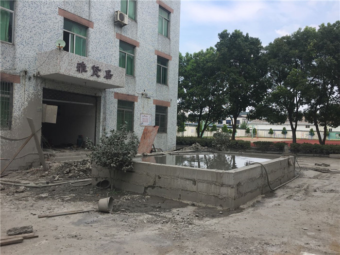 新前中学建筑物倾斜纠偏平移